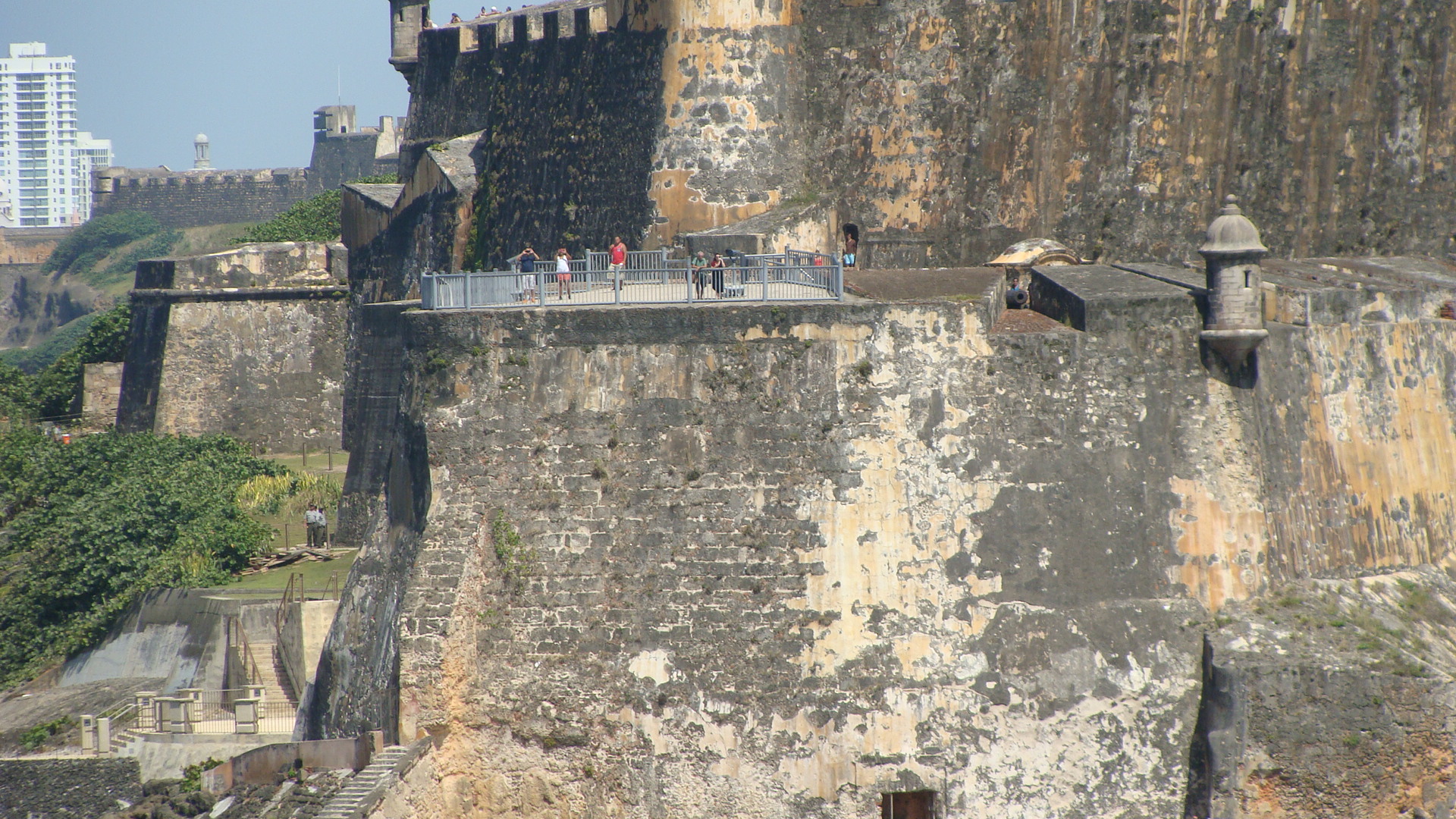 Sailing past El Morro