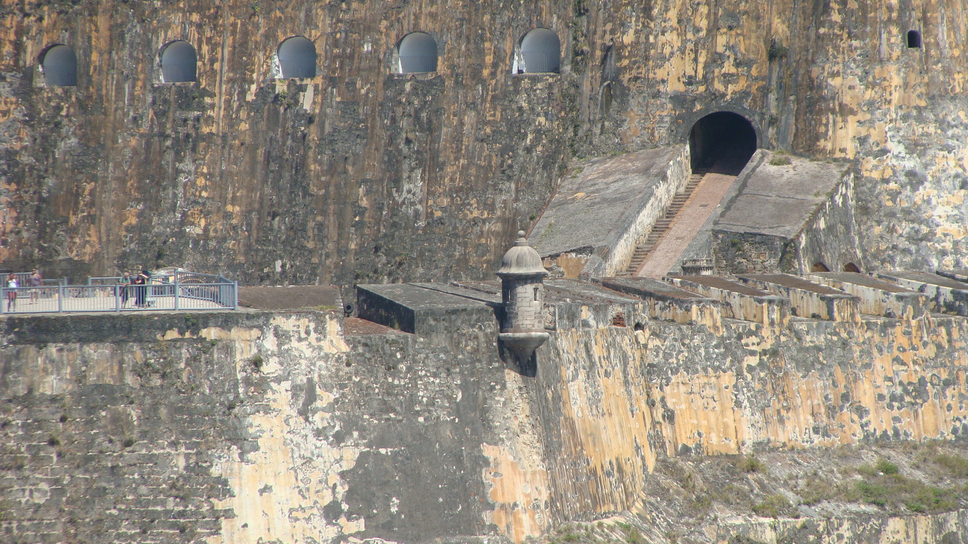 Sailing past El Morro