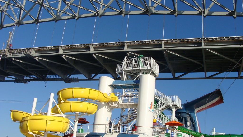 Sailing under the Key Bridge