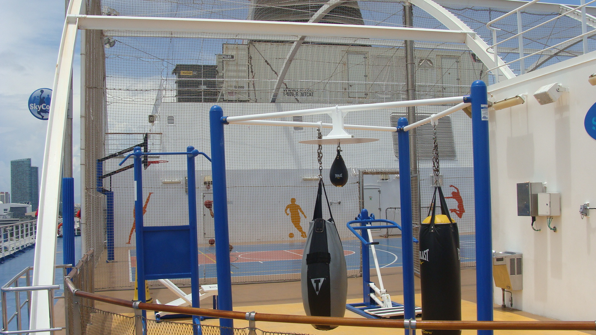 Sky Fitness stations