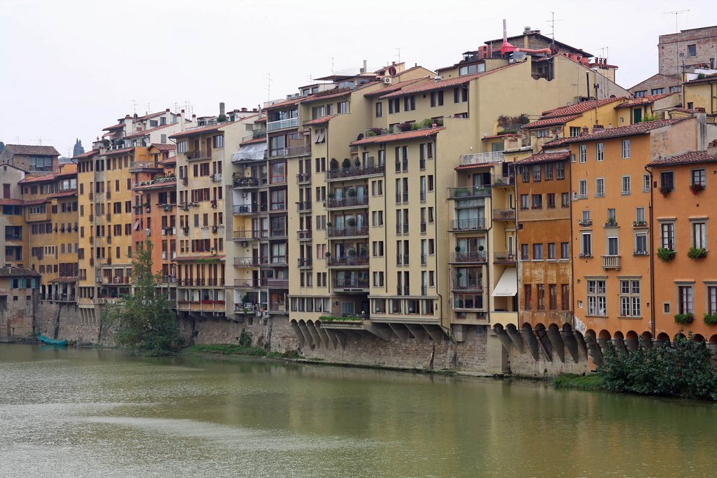 The Med cruise 2010 - Buildings around the river Arno (North bank)