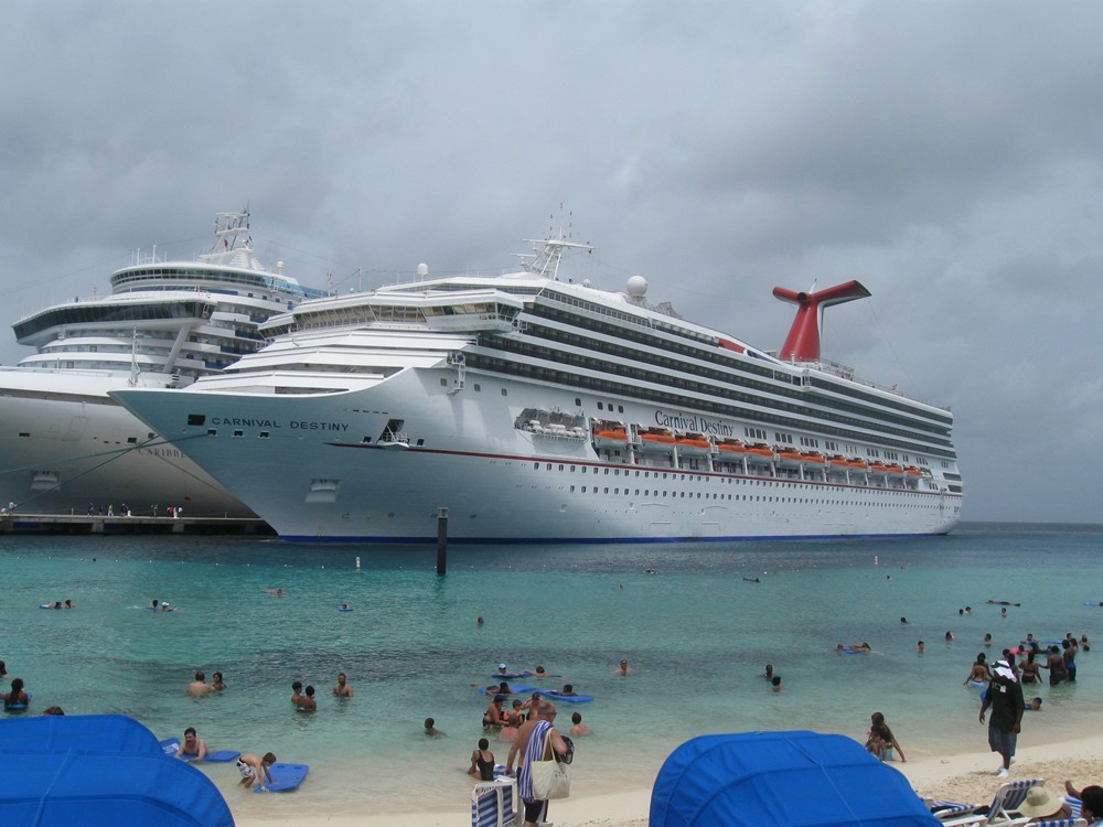 The ships are docked near the beach