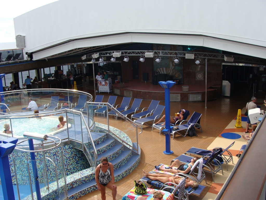 Venus Pool & Stage - Deck 9 Midship