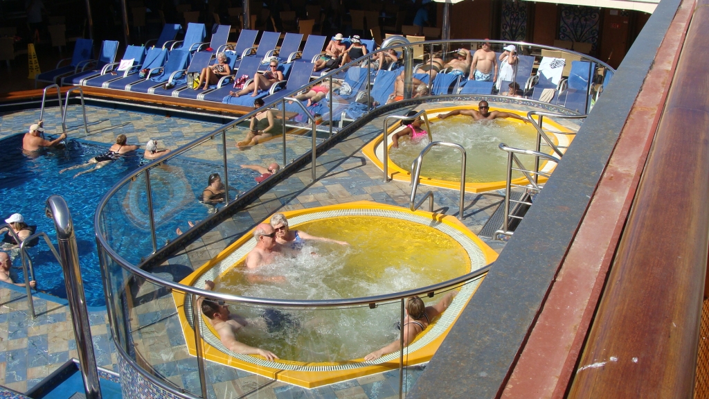 Versailles Pool hot tubs