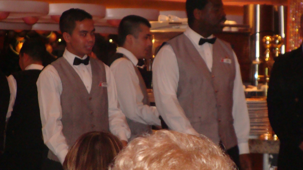 Waiters singing "That's Amore"