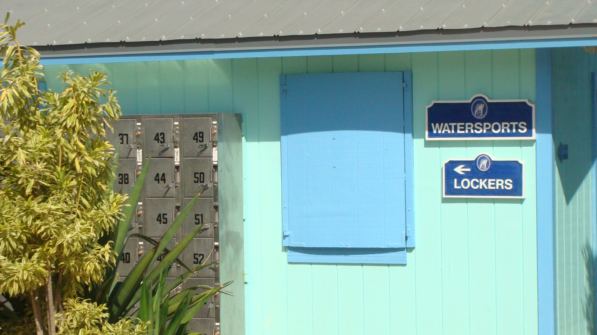 Watersports hut and lockers