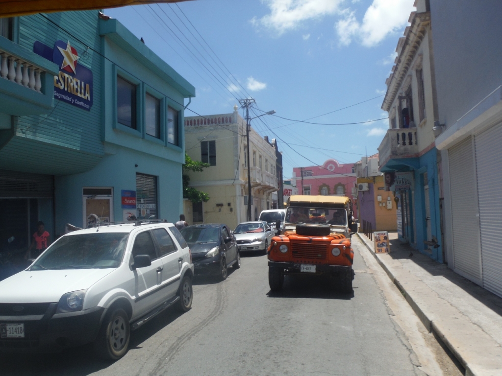 Weaving thru the streets of Oranjestad