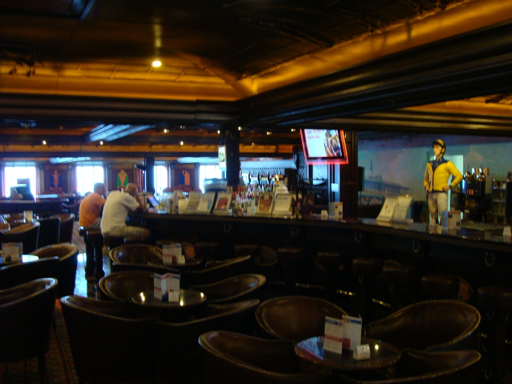 Winner's Club Casino Bar - Deck 2 Midship